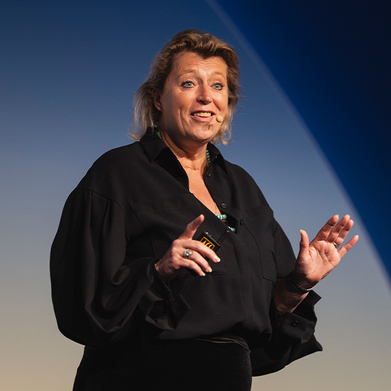 Headshot image of Angelique De Vries-Schipperijn