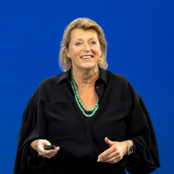 Headshot image of Angelique De Vries-Schipperijn